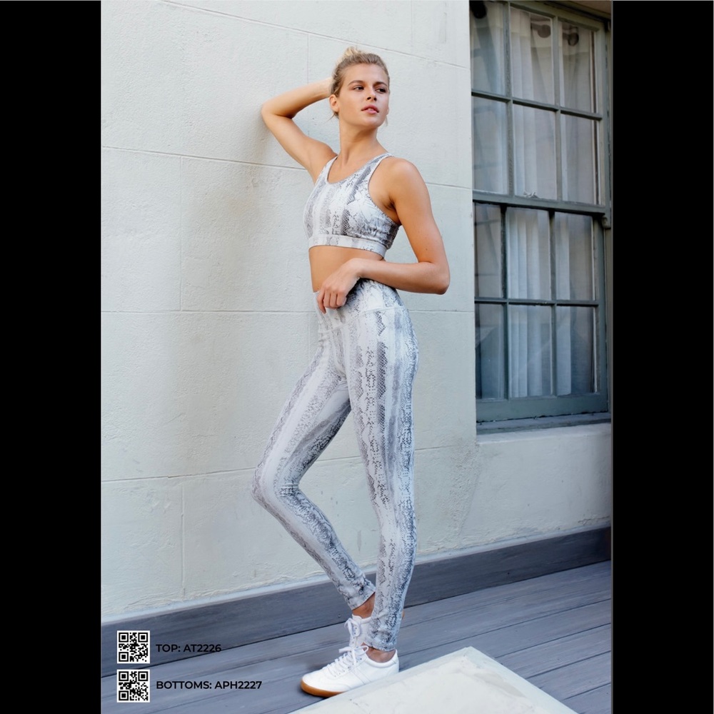 Mono B Light Snake Print Yoga Leggings - Sz. M